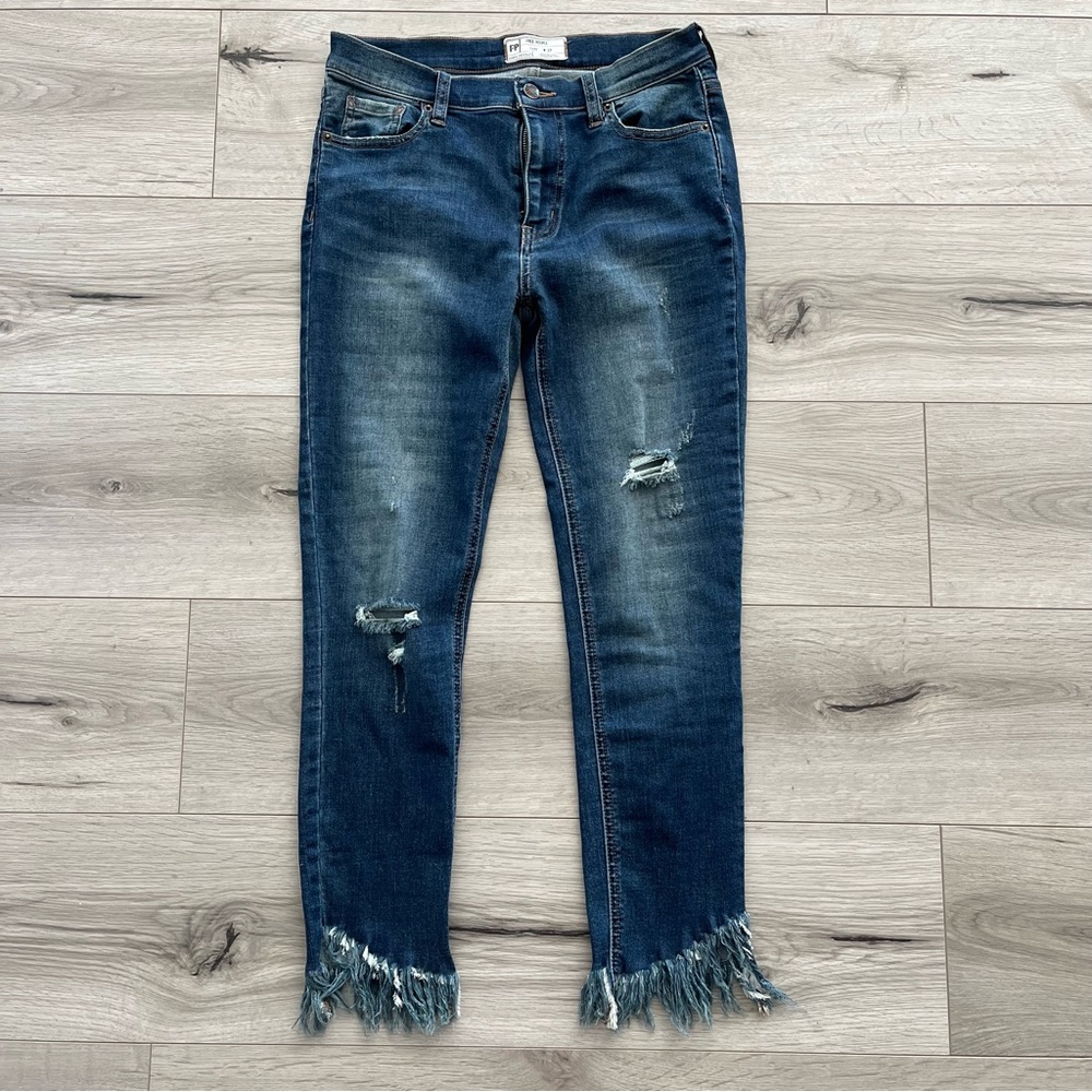 Free People Frayed Ankle Jeans size 27